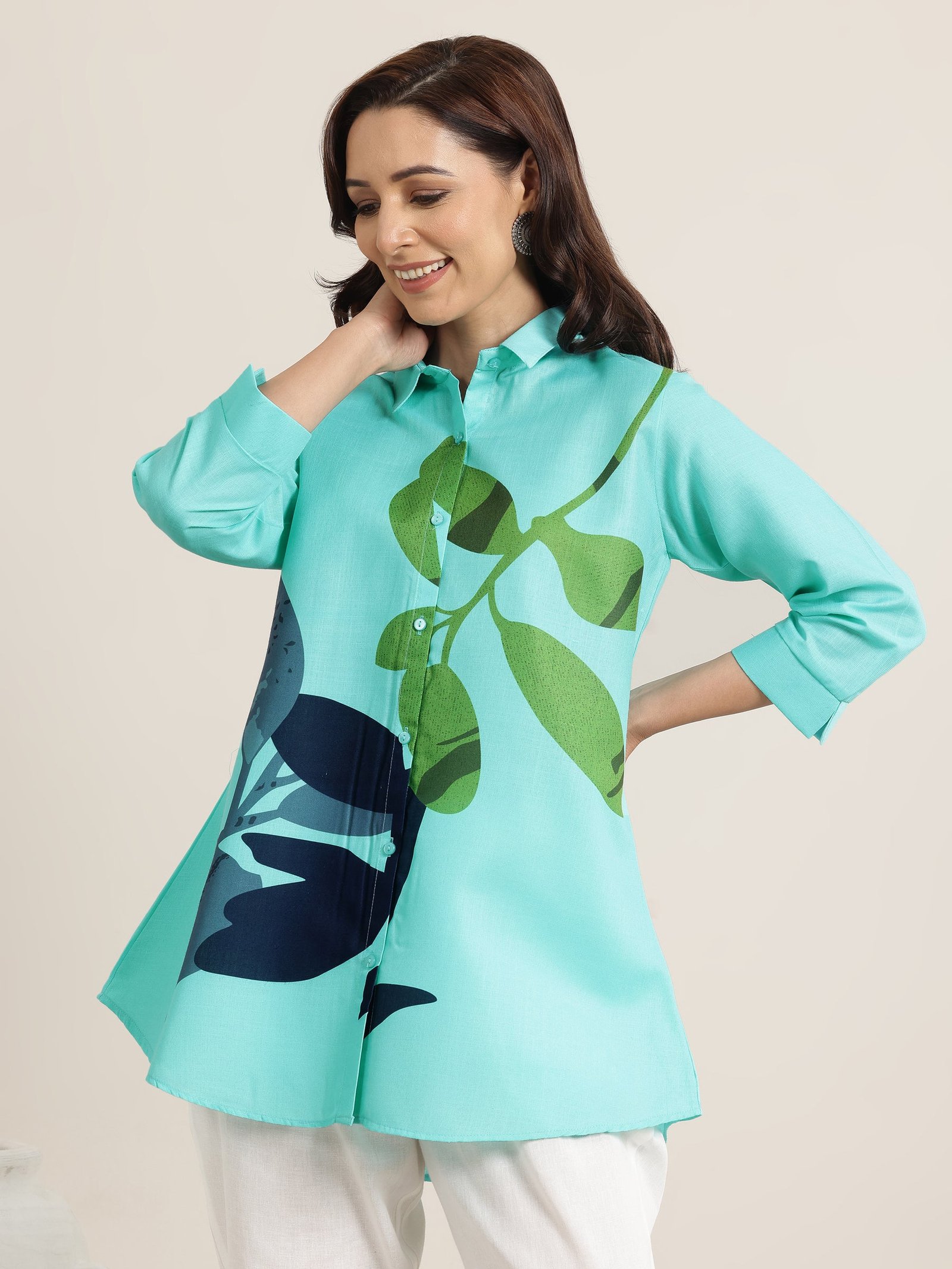 98015O_1_ae6cf801-8841-4d7f-a437-84b9f0f9eabc.jpg Blue Printed Cotton Blend Straight Short Kurti - Image 1